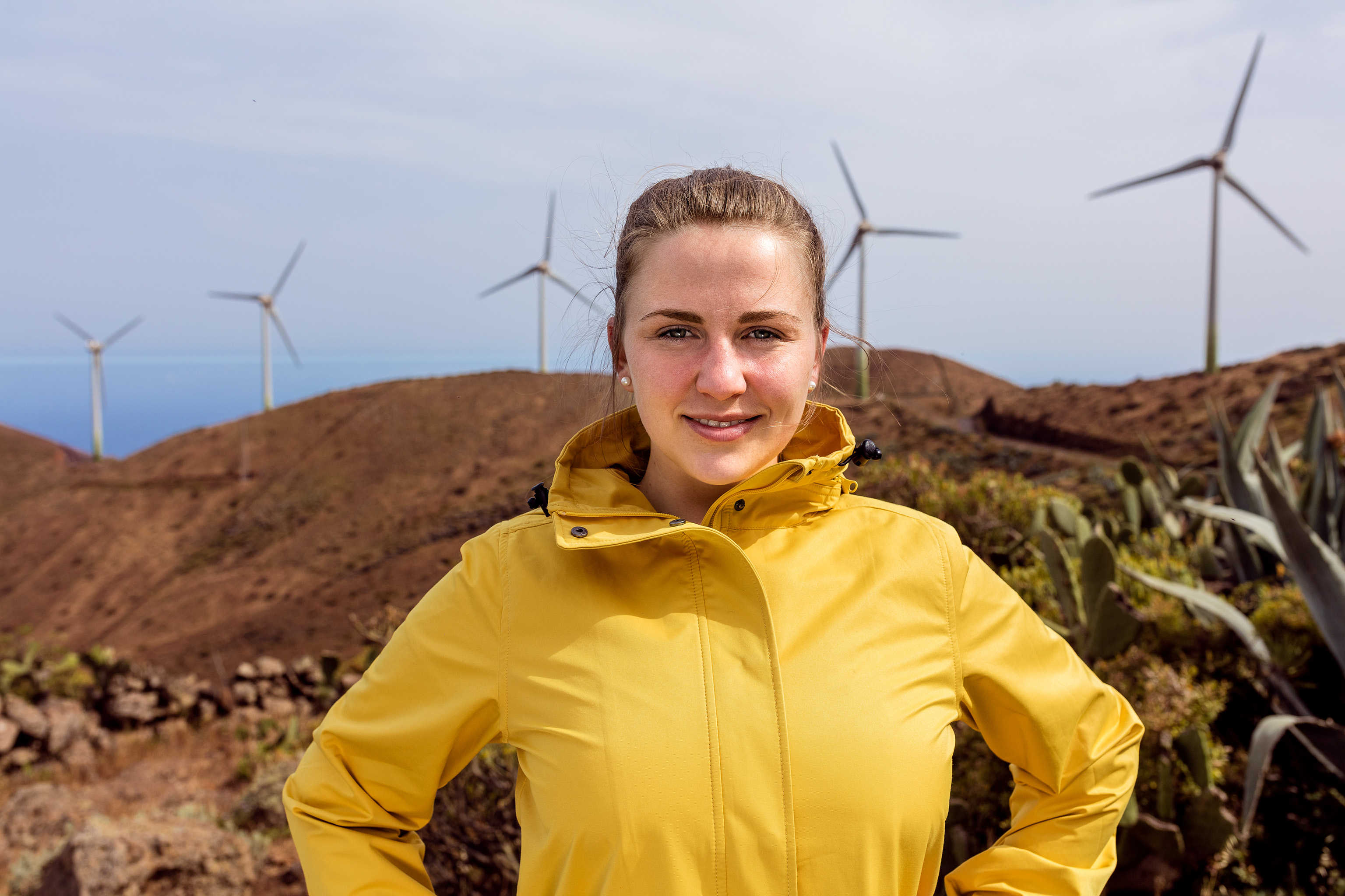 Rebecca Freitag yellow raincoat , credit: Kristoffer Schwetje