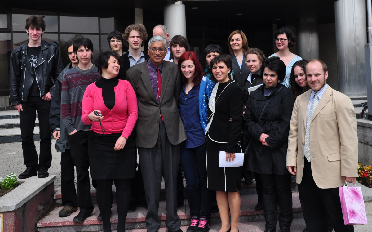 Diana Damsa Club of Young Leaders Rajmohan Gandhi