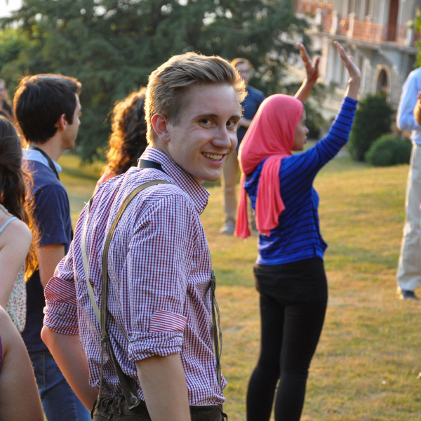 Interaction group connection young people